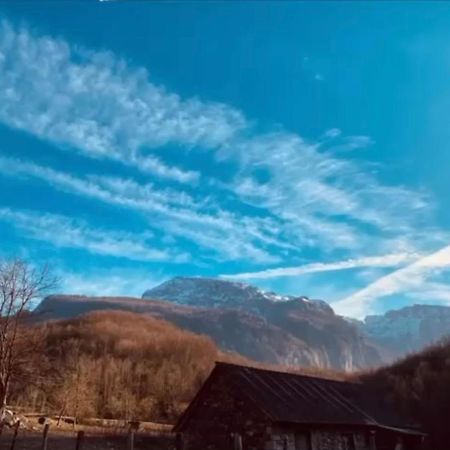 Готель Shpija E Gjyshit Vuthaj Gusinje Екстер'єр фото